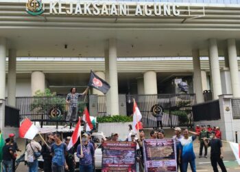 Tak Percaya Lagi Kejati Lampung Tangani Skandal Dinas PSDA Lampung, Massa Geruduk Kejagung RI